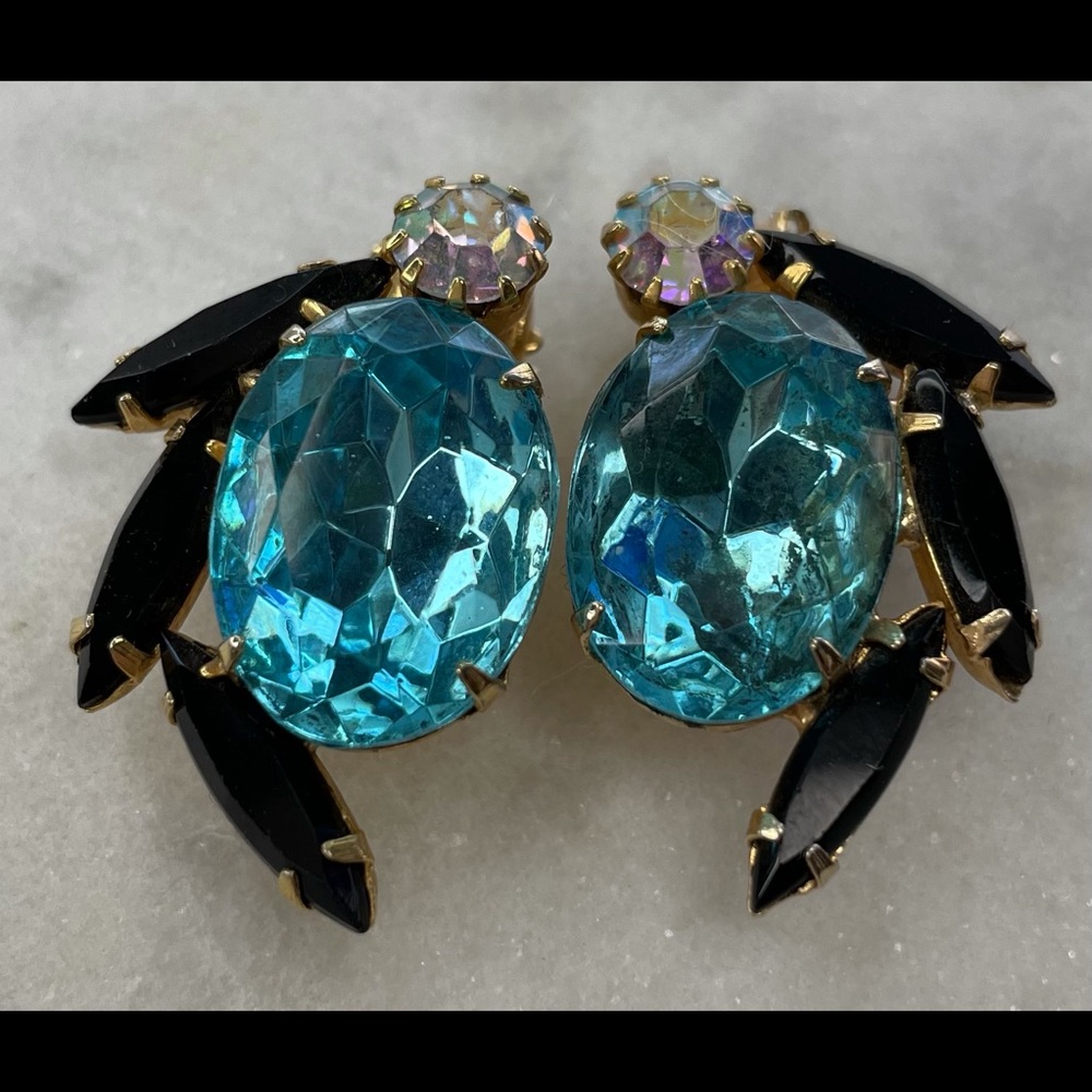 Signed HOBE’ rhinestone clip on earrings